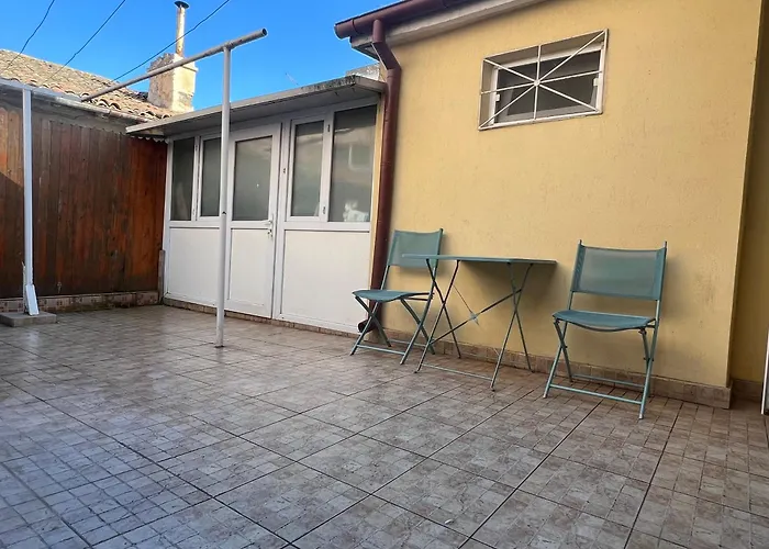 Urban Waves With 2 Bedrooms And Terace *